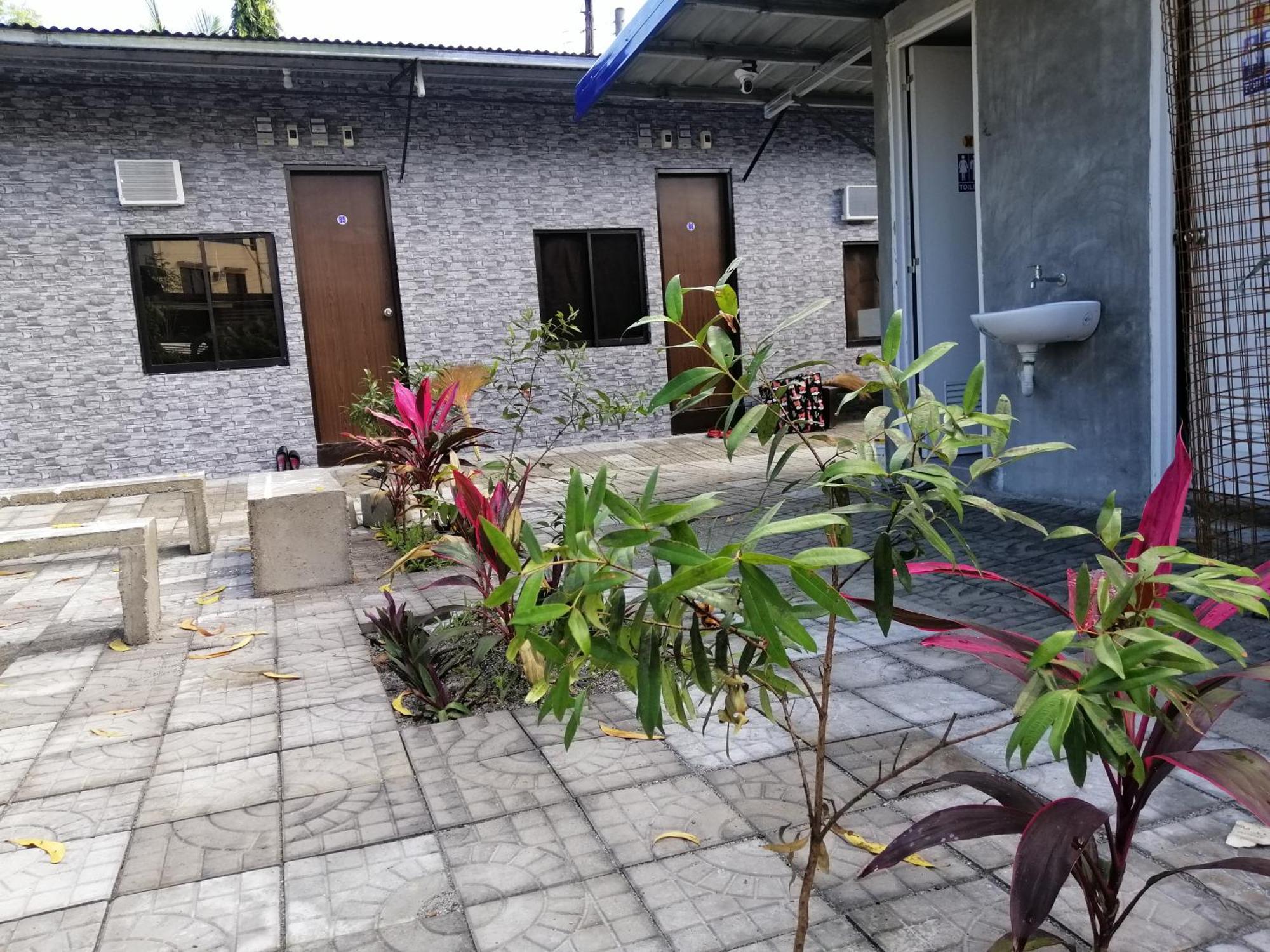 Hostel Katrina'S Dorm Tarlac City Exterior foto